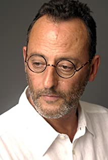 How tall is Jean Reno?